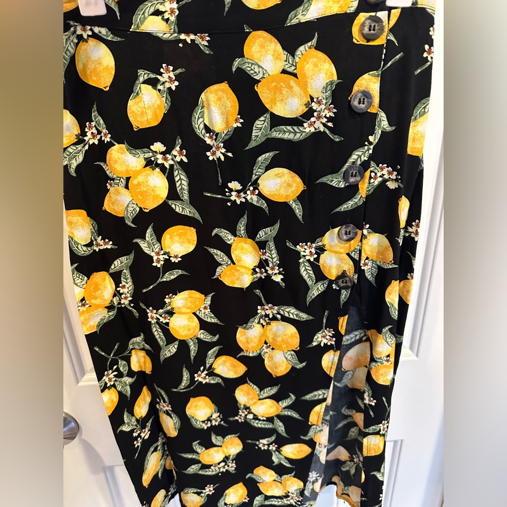 H&M Black Midi Skirt with Lemon Print